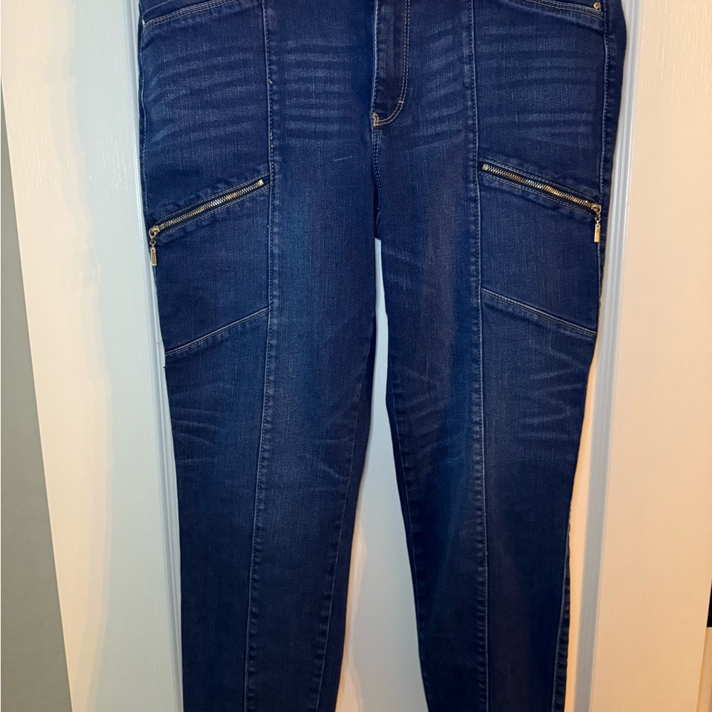 Blue Skinny Jeans with Diagonal Zippered Pockets
